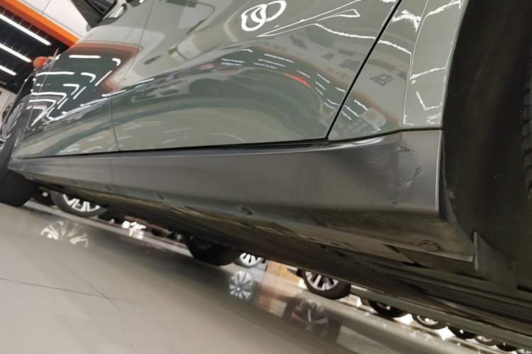 Used Nio ET7 2022 75 kWh Left Side Sill