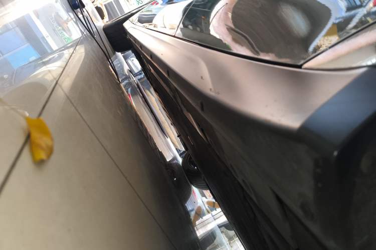 Used Nio ET7 2022 75 kWh Left Side Sill