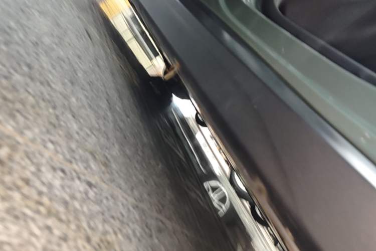 Used Nio ET7 2022 75 kWh Left Side Sill