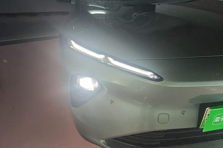 Used Nio ET7 2022 75 kWh Right Front Headlight