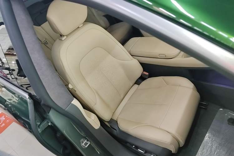 Used Nio ET7 2022 75 kWh Right Front Seat