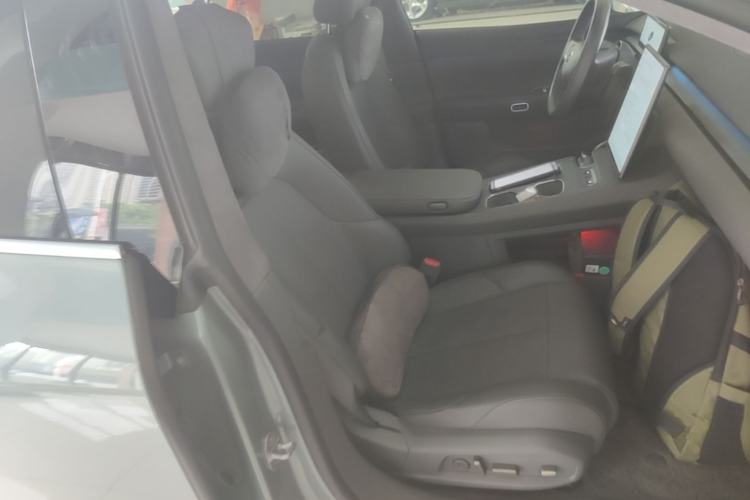 Used Nio ET7 2022 75 kWh Right Front Seat