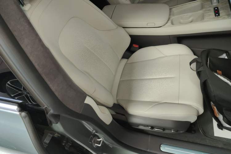 Used Nio ET7 2022 75 kWh Right Front Seat