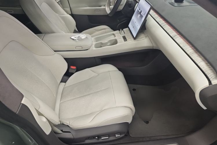 Used Nio ET7 2022 75 kWh Right Front Seat