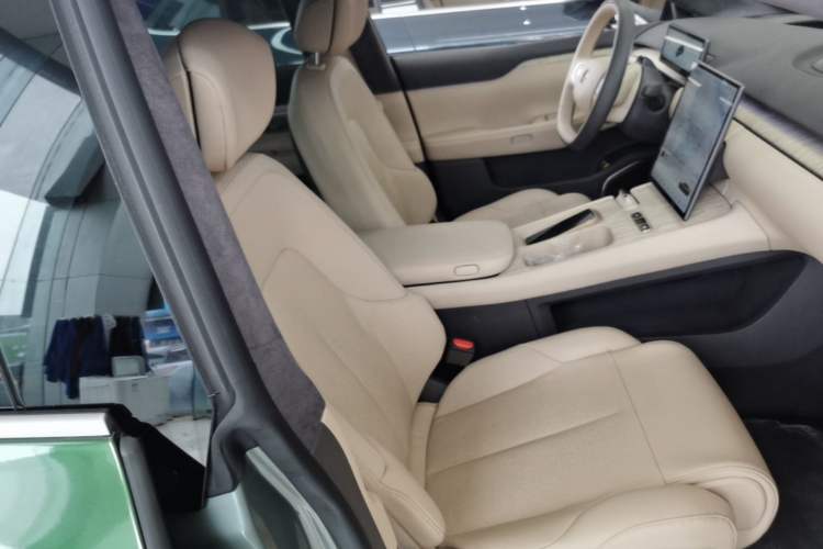 Used Nio ET7 2022 75 kWh Right Front Seat