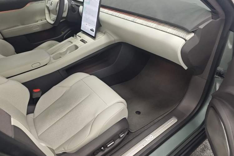Used Nio ET7 2022 75 kWh Right Front Seat
