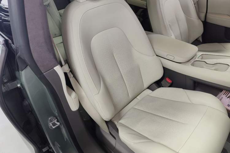 Used Nio ET7 2022 75 kWh Right Front Seat