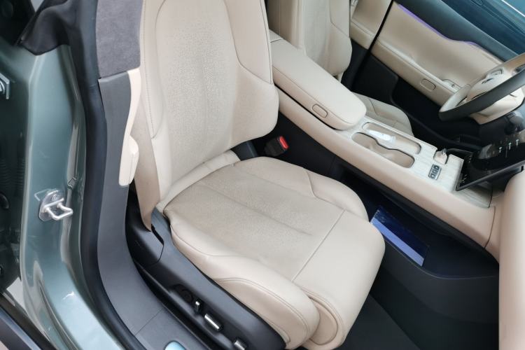 Used Nio ET7 2022 75 kWh Right Front Seat