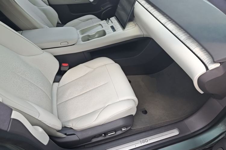 Used Nio ET7 2022 75 kWh Right Front Seat