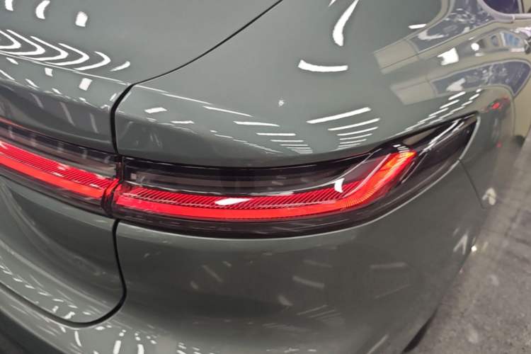 Used Nio ET7 2022 75 kWh Right Rear Taillight