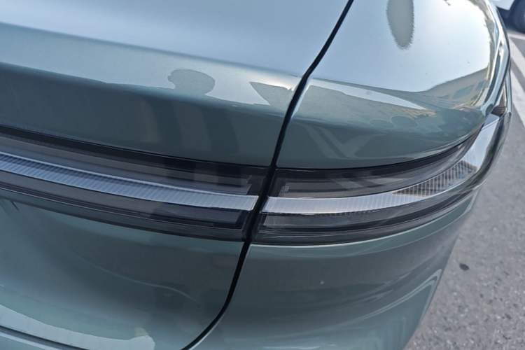 Used Nio ET7 2022 75 kWh Right Rear Taillight