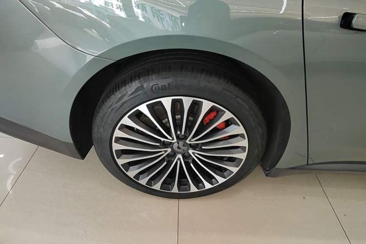 Used Nio ET7 2022 75 kWh Right Rear Wheel Hub