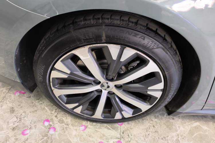 Used Nio ET7 2022 100kWh First Edition Right Rear Wheel Hub