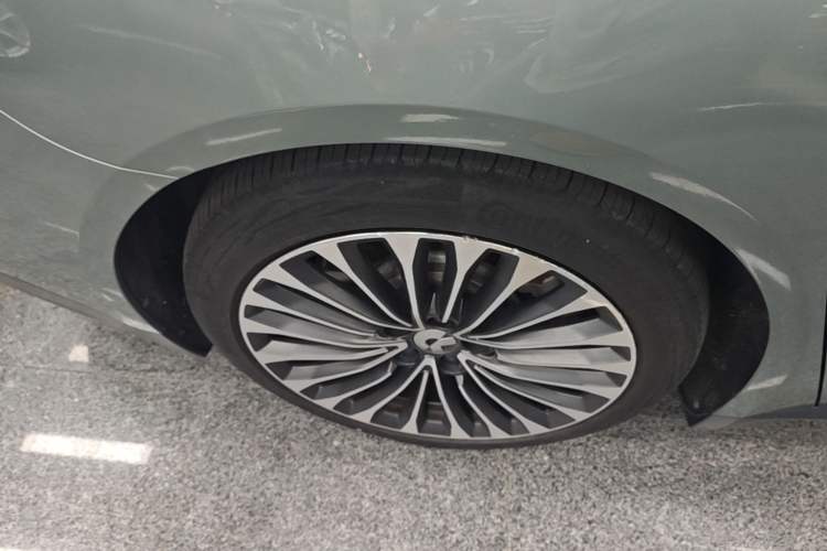 Used Nio ET7 2022 75 kWh Right Rear Wheel Hub