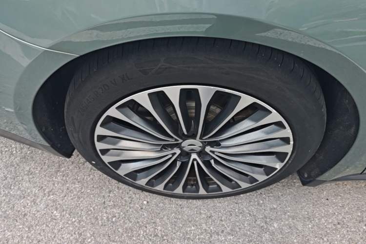 Used Nio ET7 2022 75 kWh Right Rear Wheel Hub