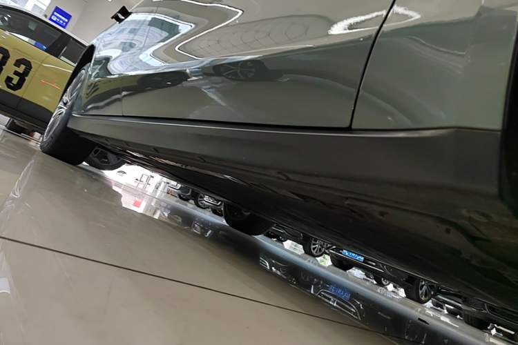 Used Nio ET7 2022 75 kWh Right Side Sill