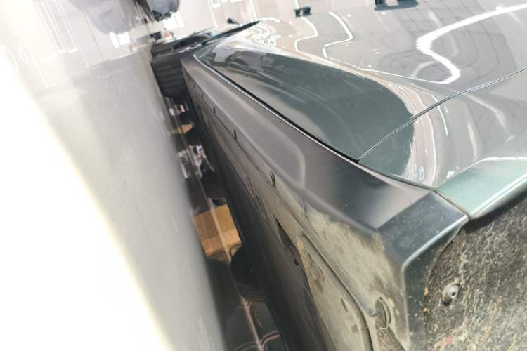 Used Nio ET7 2022 75 kWh Right Side Sill