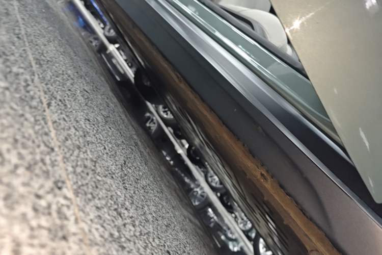 Used Nio ET7 2022 75 kWh Right Side Sill