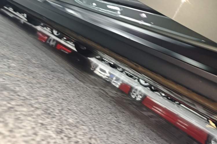 Used Nio ET7 2022 75 kWh Right Side Sill