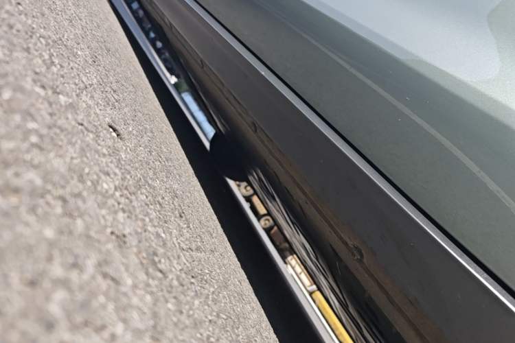 Used Nio ET7 2022 75 kWh Right Side Sill