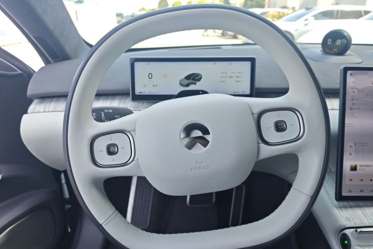 Used Nio ET7 2022 75 kWh Steering Wheel