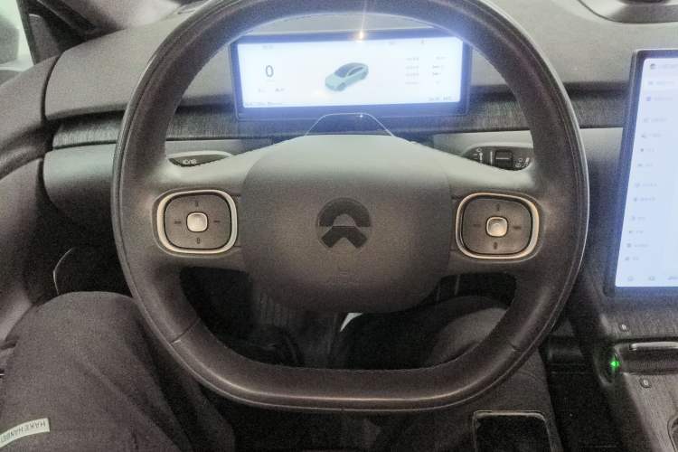 Used Nio ET7 2022 100 kWh Steering Wheel