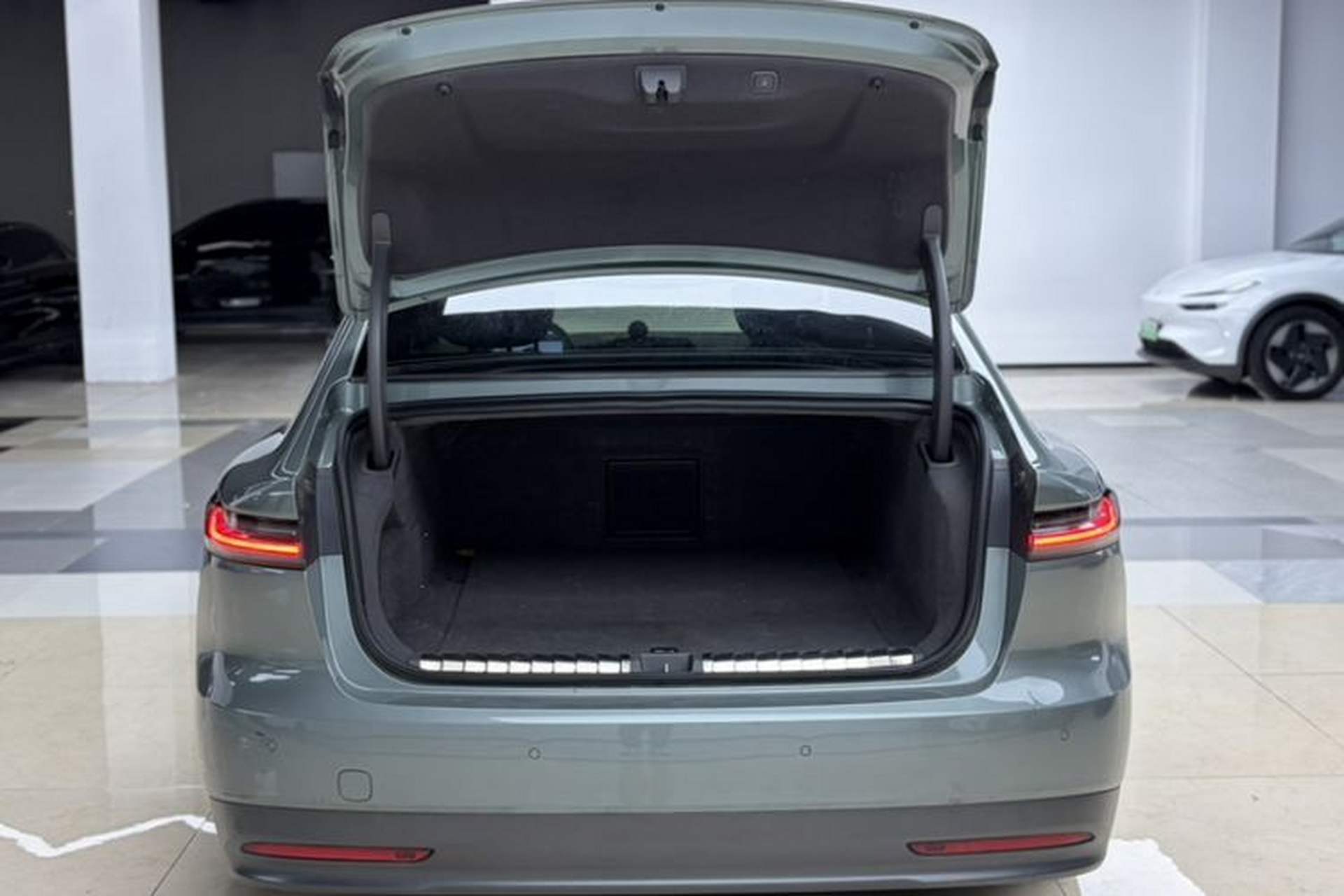 Used Nio ET7 2022 75 kWh Trunk