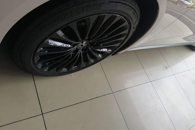 Used Nio ET7 2022 75 kWh Left Front Wheel Hub