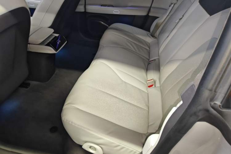 Used Nio ET7 2022 75 kWh Left Rear Seat