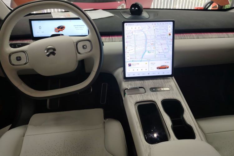 Used Nio ET7 2022 75 kWh Center Console