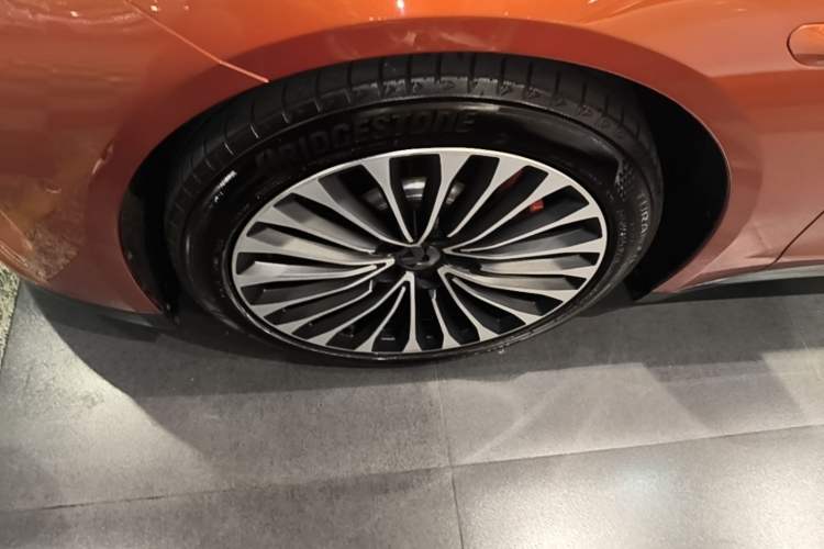 Used Nio ET7 2022 100kWh First Edition Left Front Wheel Hub