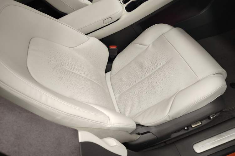Used Nio ET7 2022 75 kWh Right Front Seat