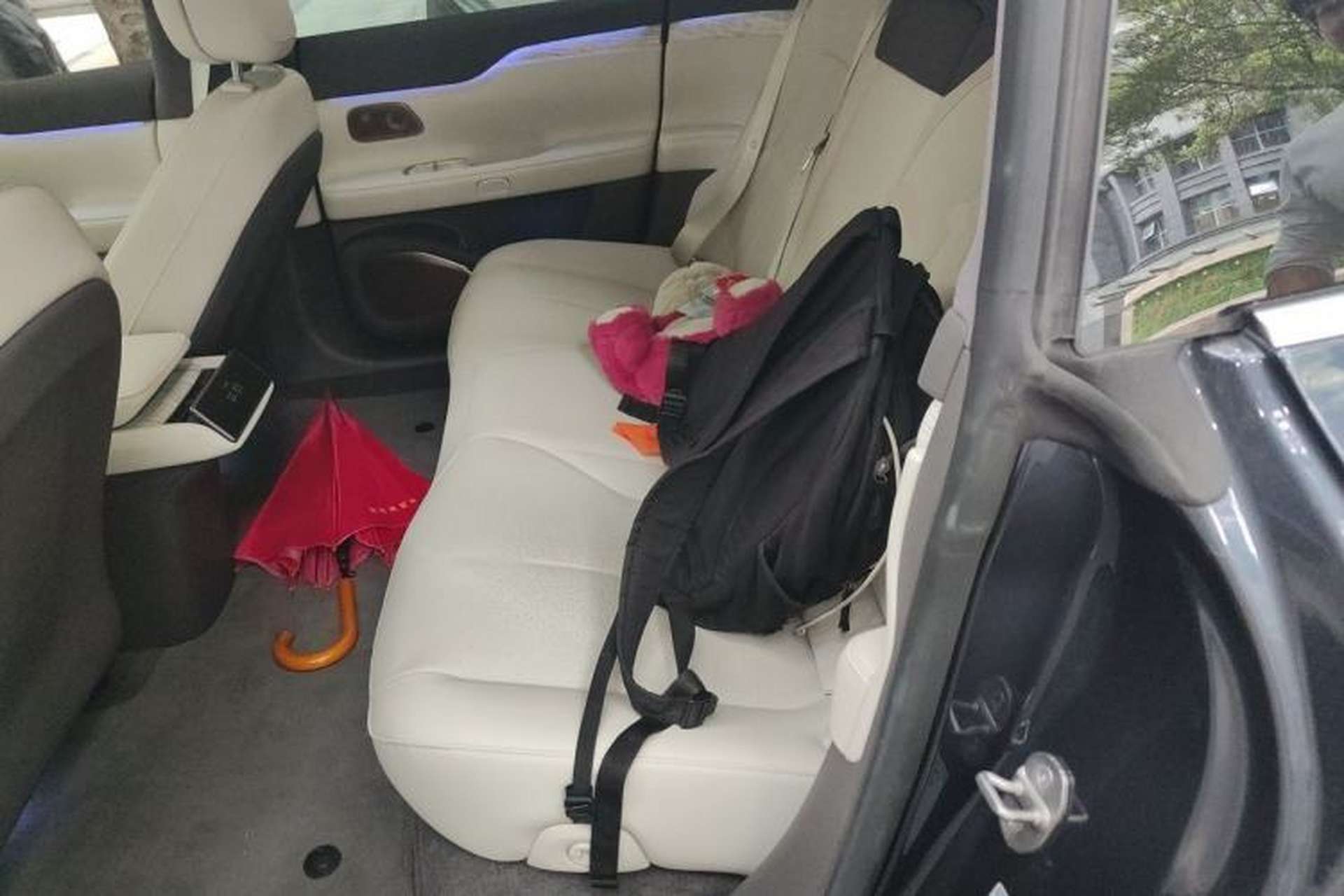 Used Nio ET7 2022 75 kWh Left Rear Seat