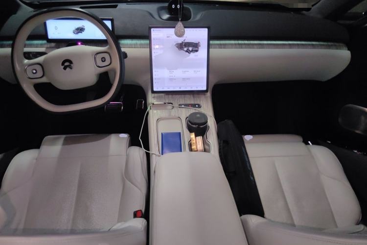 Used Nio ET7 2022 75 kWh Center Console