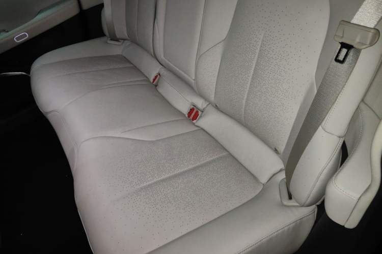 Used Nio ET7 2022 75 kWh Left Rear Seat