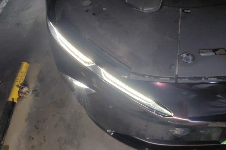 Used Nio ET7 2022 75 kWh Right Front Headlight