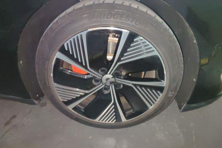 Used Nio ET7 2022 75 kWh Right Front Wheel Hub