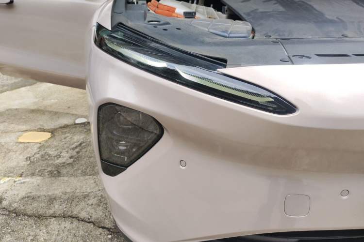 Used Nio ET7 2022 75 kWh Right Front Headlight