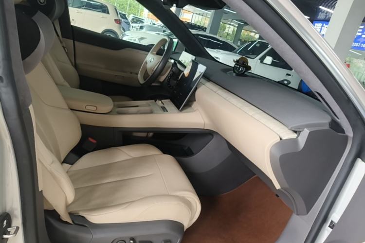 Used Nio ET7 2022 75 kWh Right Front Seat