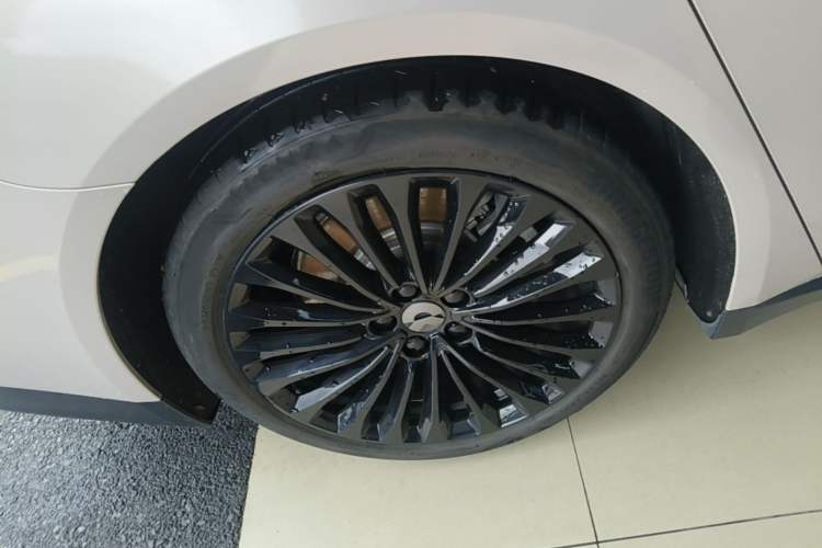 Used Nio ET7 2022 75 kWh Right Rear Wheel Hub