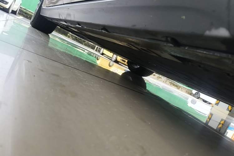 Used Nio ET7 2022 75 kWh Right Side Sill