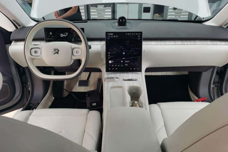 Used Nio ET7 2022 100kWh First Edition Center Console
