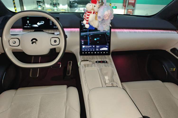 Used Nio ET7 2022 75 kWh Center Console