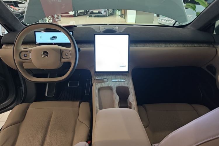 Used Nio ET7 2022 100 kWh Center Console