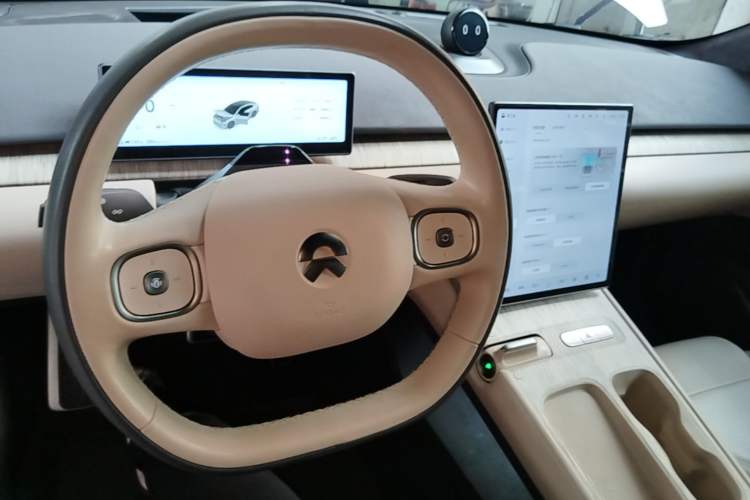 Used Nio ET7 2022 100 kWh Center Console