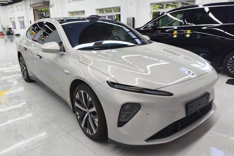 Used Nio ET7 2022 75 kWh Front Right 45 Deg