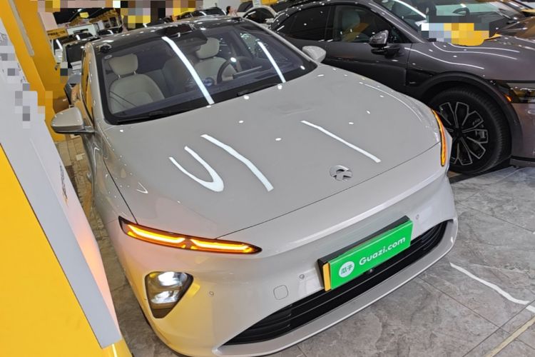 Used Nio ET7 2022 75 kWh Front Right 45 Deg