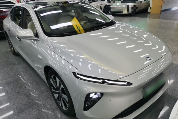 Used Nio ET7 2022 75 kWh Front Right 45 Deg