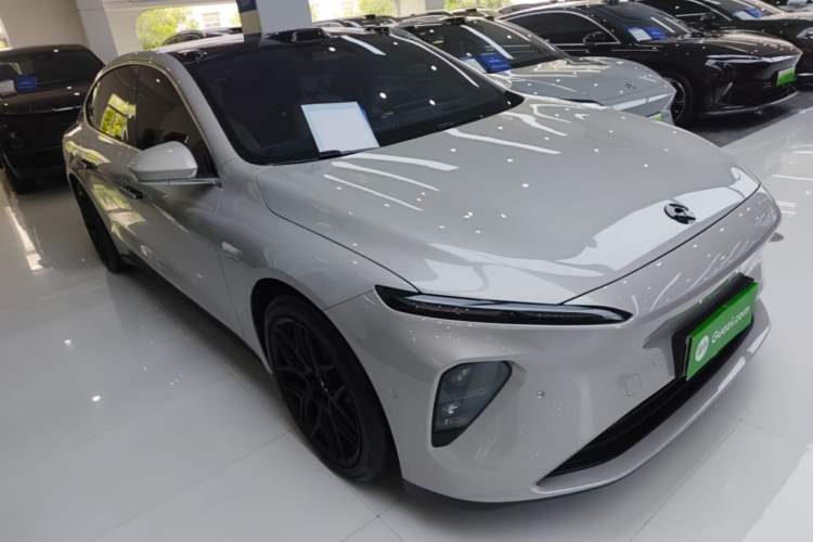 Used Nio ET7 2022 75 kWh Front Right 45 Deg