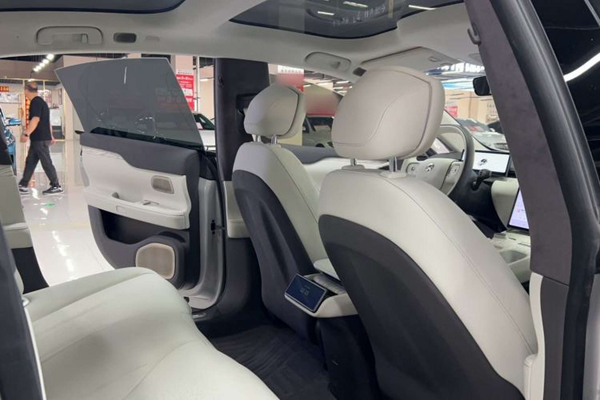 Used Nio ET7 2022 75 kWh Interior 2